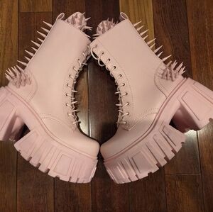 NWOB 🩷 Dolls Kill Club Exx The Problem Child Combat Boots Pink 🩷
Women's 9